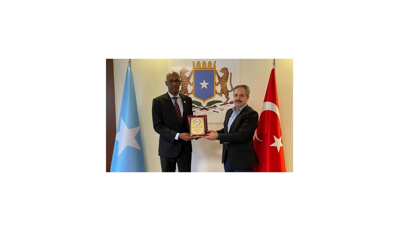 DERNEĞİMİZ SOMALİ BÜYÜKELÇİSİNİ ZİYARET ETTİ